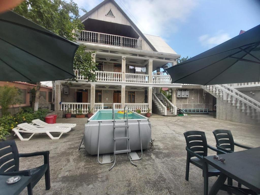 באטומי Linda Guest House מראה חיצוני תמונה
