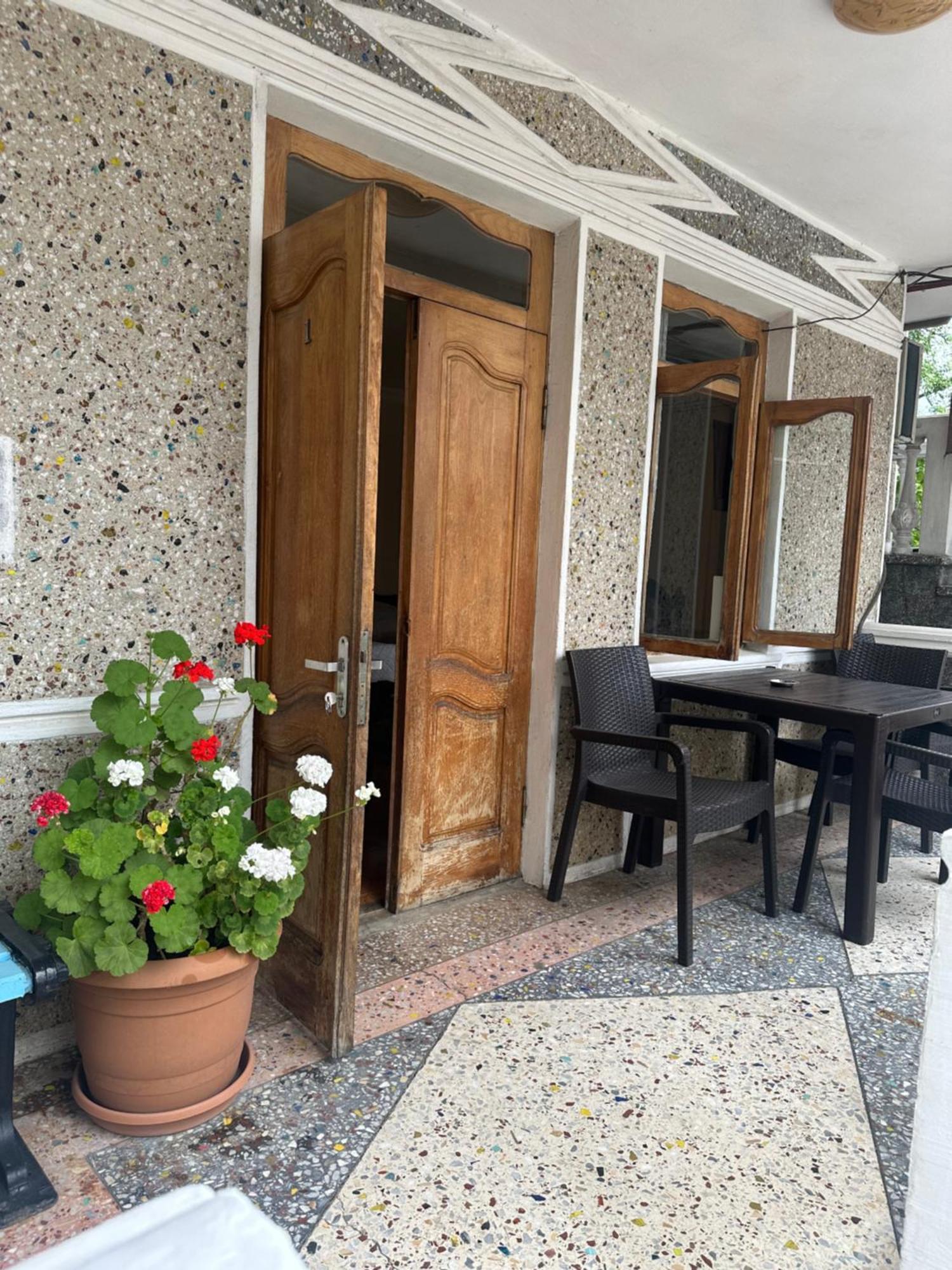 באטומי Linda Guest House מראה חיצוני תמונה