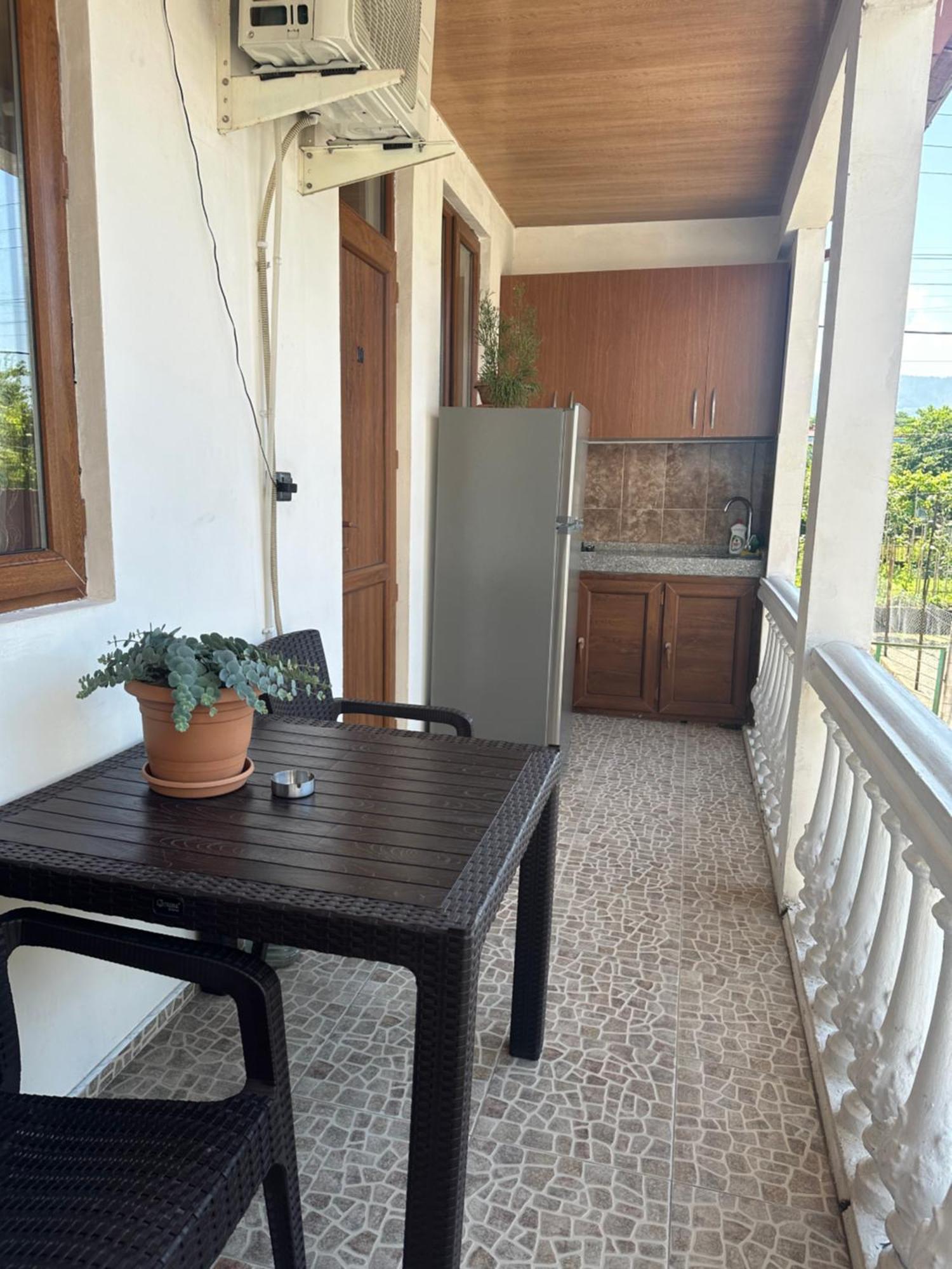 באטומי Linda Guest House מראה חיצוני תמונה
