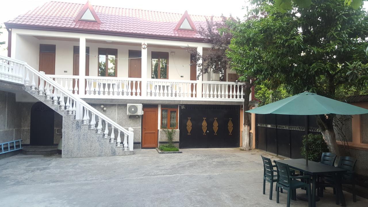 באטומי Linda Guest House מראה חיצוני תמונה